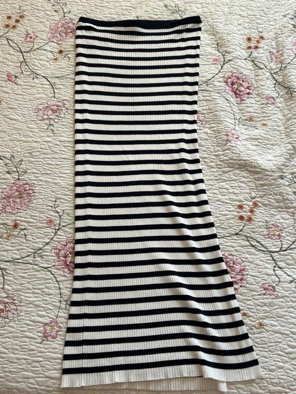 Olive & Oak Black and White Striped Ribbed Maxi Skirt
